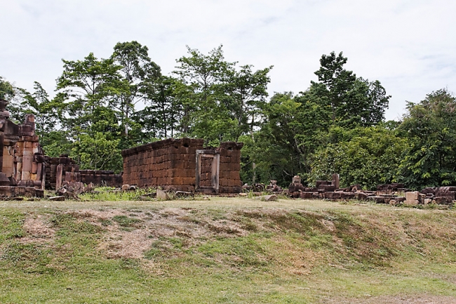 27-Prasat Ta Muen Thom-012